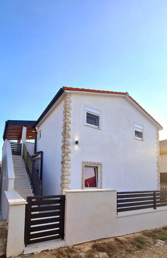 Family Oasis Apartment Zukve Врси Экстерьер фото