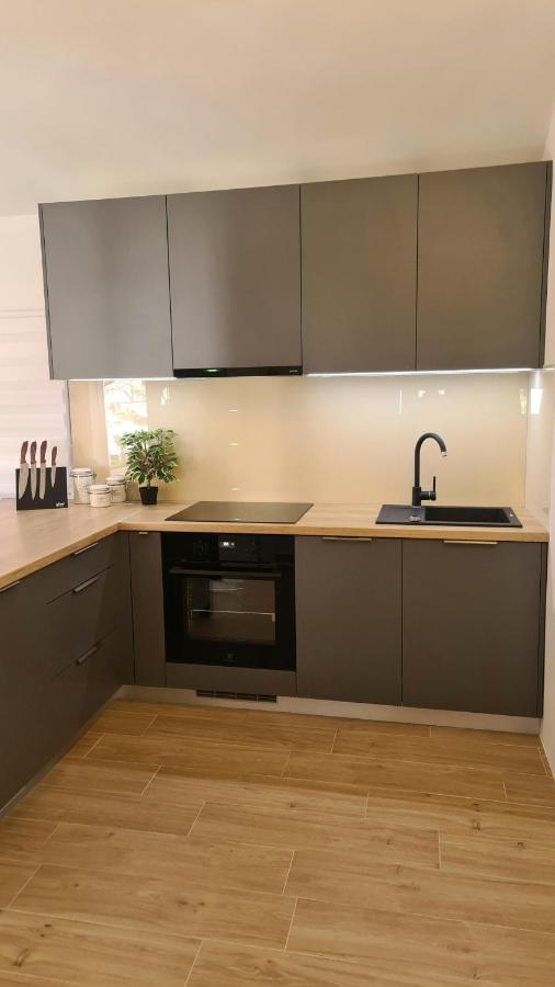 Family Oasis Apartment Zukve Врси Экстерьер фото