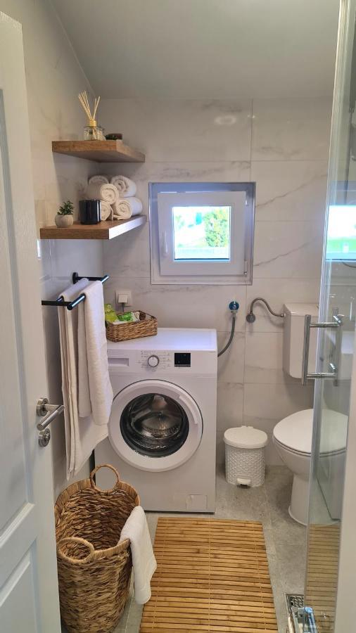 Family Oasis Apartment Zukve Врси Экстерьер фото