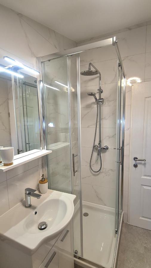 Family Oasis Apartment Zukve Врси Экстерьер фото